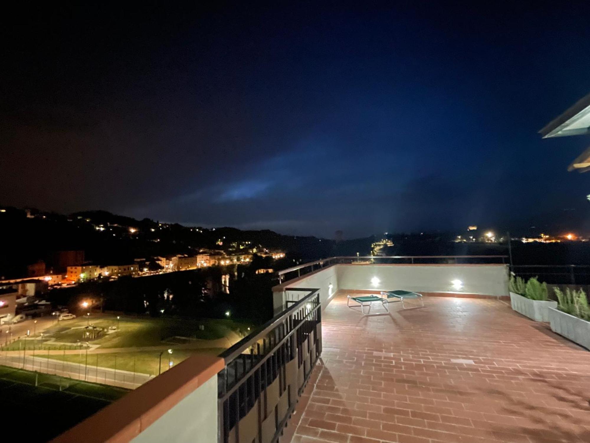 Sesto Piano Apartment Incisa in Val d'Arno Luaran gambar
