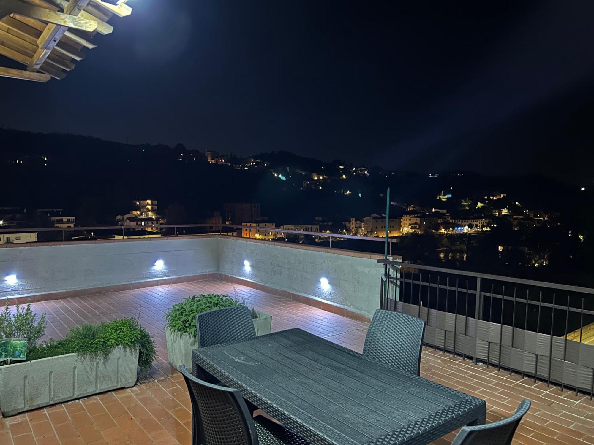 Sesto Piano Apartment Incisa in Val d'Arno Luaran gambar