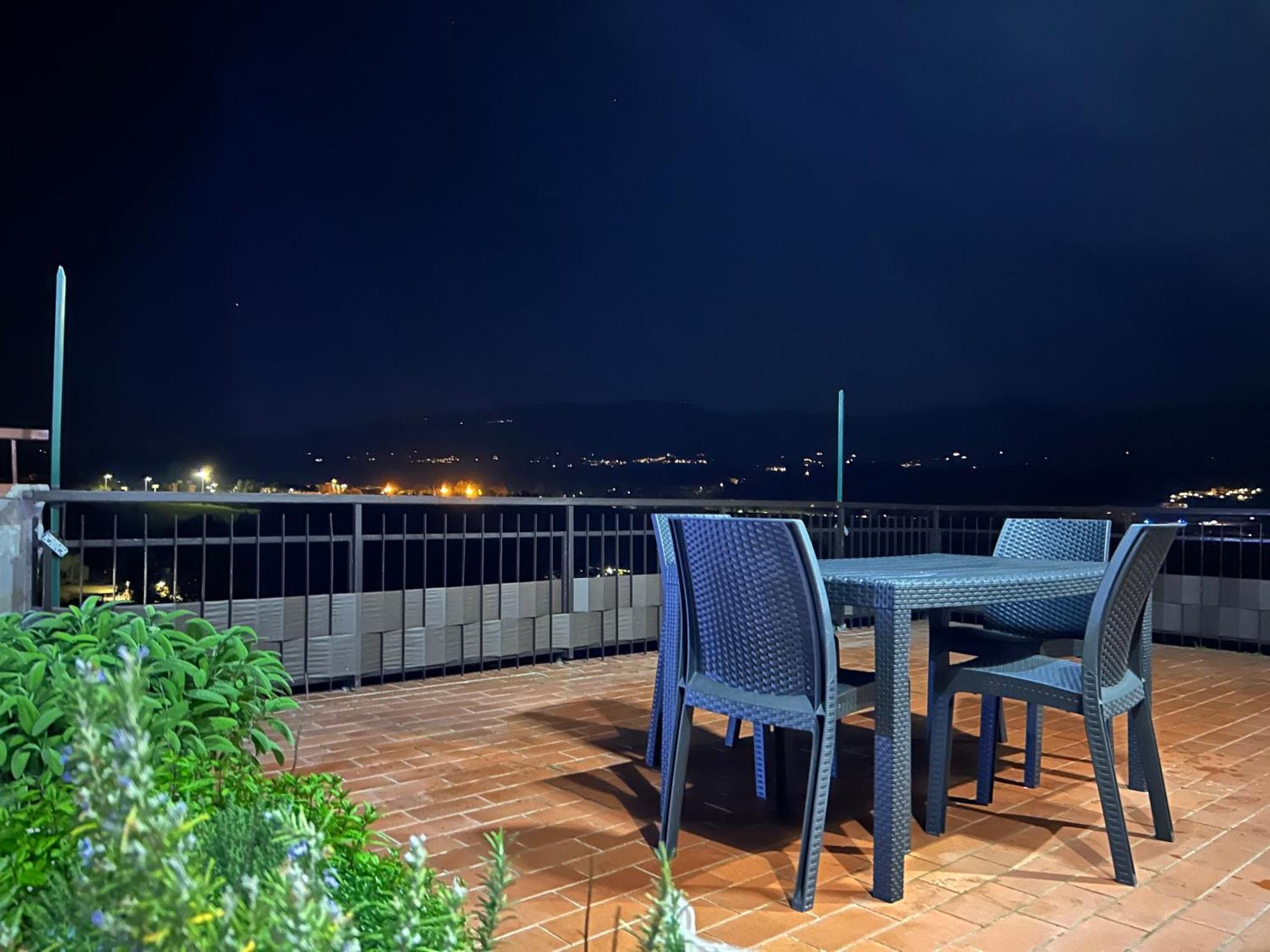 Sesto Piano Apartment Incisa in Val d'Arno Luaran gambar